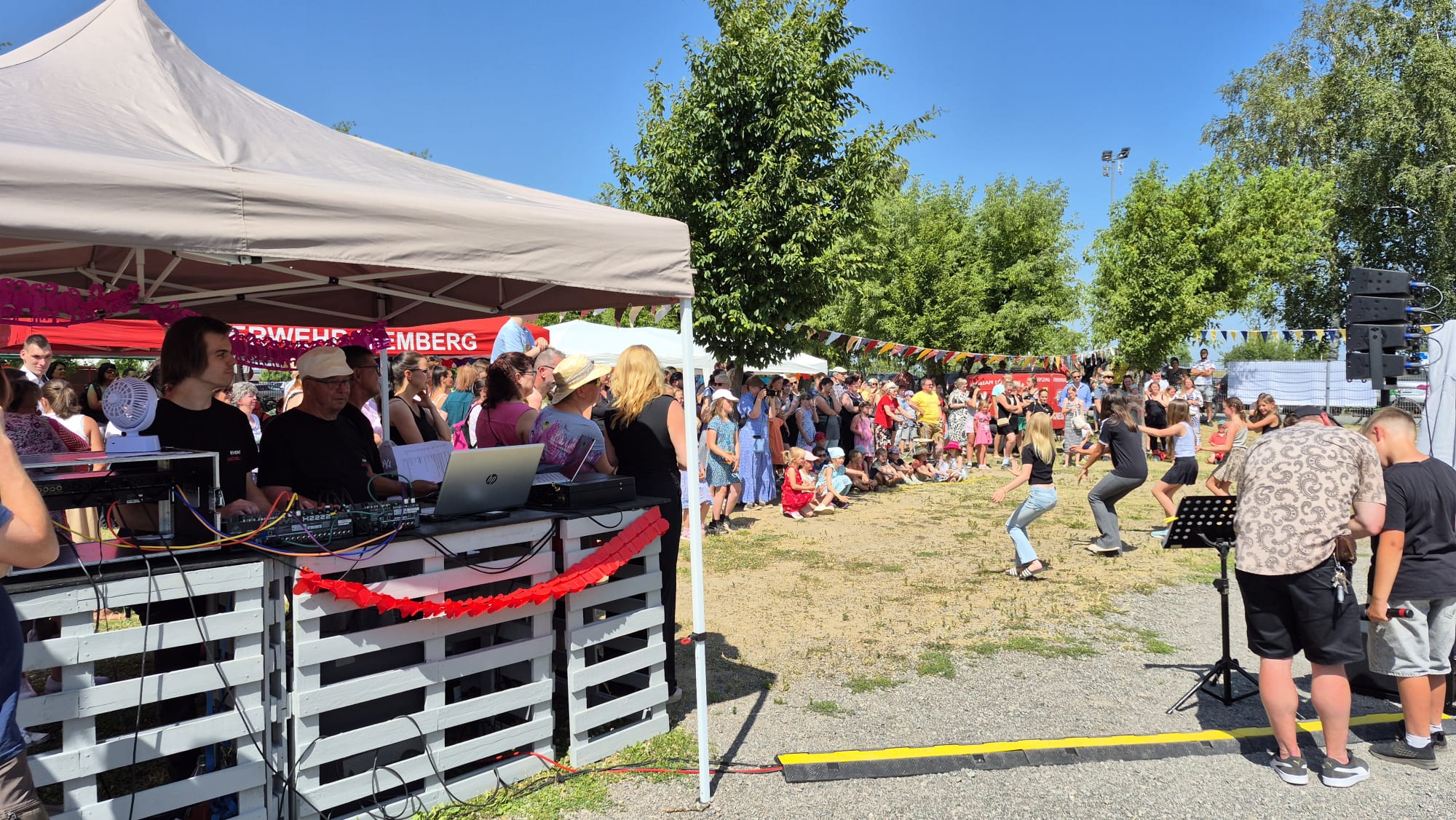 tontechnik,beschallung,audiotechnik,tontechnik mieten,beschallungsequipment,audiotechnik mieten,Veranstaltungstechnik mieten,Eventzubehör,mieten,verleih,leipzig,ausleihen,Hüpfburg,Hüpfburgen,Hüpfburgen mieten,Hüpfburg mieten,Hüpfburg mieten Leipzig,Hüpfburgenverleih,Hüpfburg zur Einschlung,Einschulung,KindergeburtstagVeranstaltung,Event,Eventmobil,Eventmobil24,ausleihentontechnik,audiotechnik mietenlautsprecher,musik,boxen,lautsprecher mieten,boxen mieten,musik boxlicht,lichttechnik,lichtshow,laser,lastertechnik,lasershow,Mikrofone mieten,Funkmikro,Mikro,Mikrofone